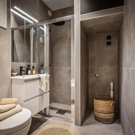 Exclusive 2br In Renovated *