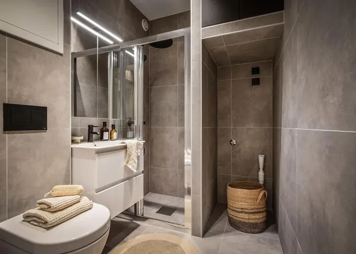 Exclusive 2br In Renovated *