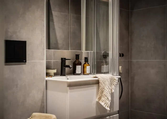 Exclusive 2br In Renovated *